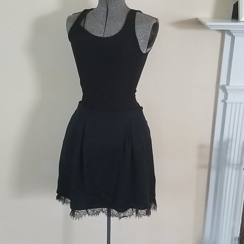 GAP black skirt with Lace Detail - NWT - size 6